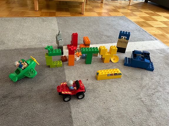LEGO DUPLO City palikat ja ajoneuvot