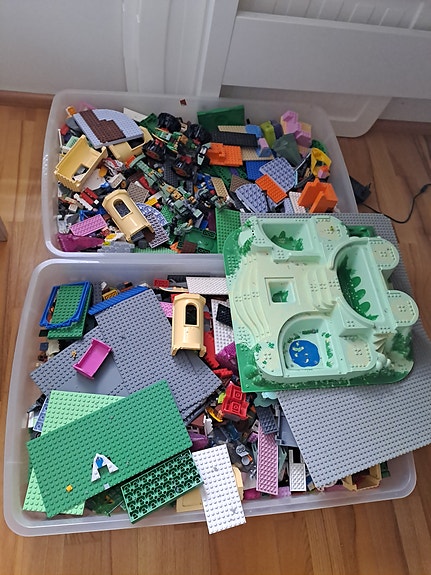 Pikku-Legoja 2 jättilaatikkoa