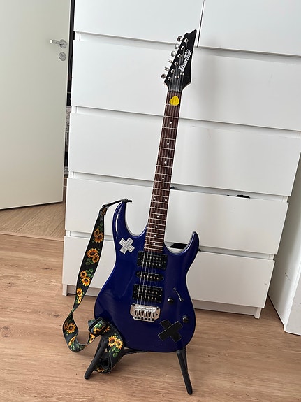 Ibanez GRX70 sähkökitara sininen ja teline