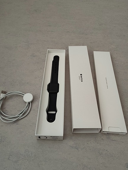Apple Watch 3 älykello musta