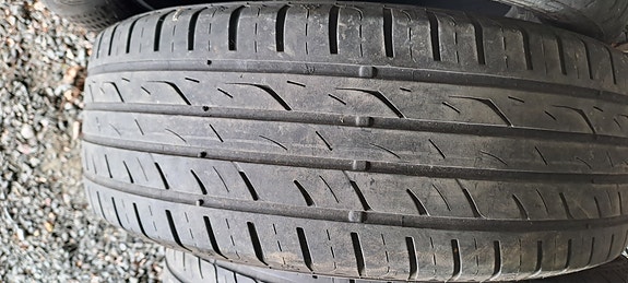 215 60 17  Viking kesärenkaat 2kpl