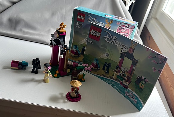 LEGO Disney Princess -paketti figuureilla 41151