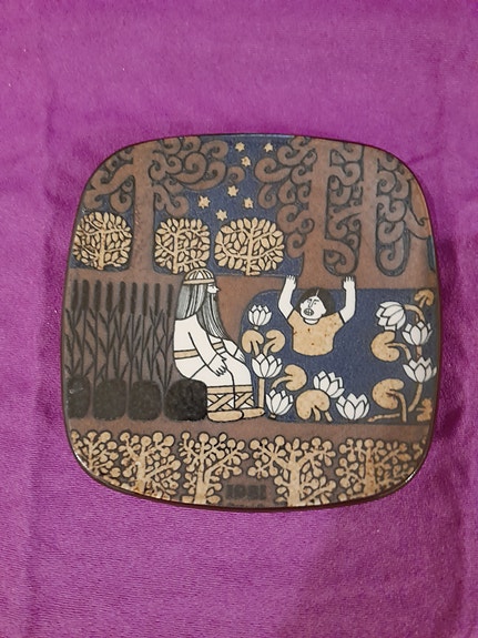 Arabia vuosilautanen 1981 seinälautanen