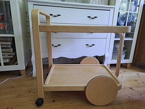 Tarjoilupöytä