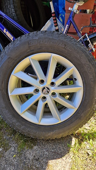 Myydään skodan 16"vanteet