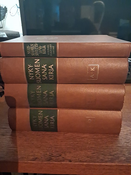 Nykysuomen sanakirja kirjasarja