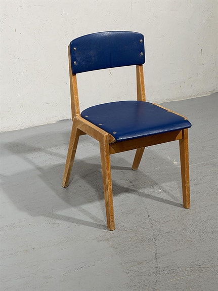 Retro tuoli sinisellä kermillä