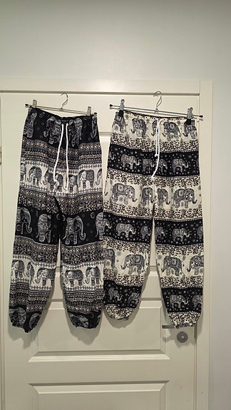 Thaimaasta ostetut haaremihousut, koko M – 8 €/kpl, 15 € / 2 kpl