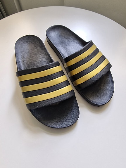 Adidas sandaalit