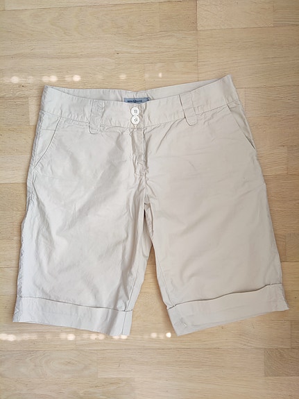 Henri-Lloyd beige naisten shortsit koko 1 = XS
