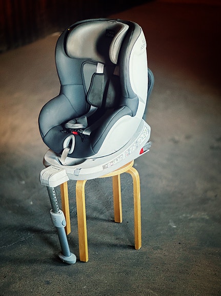 Britax Römer Dualfix 360° kääntyvä turvaistuin 0–18 kg harmaa
