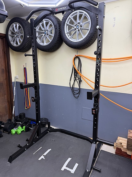 Myydään GymStick kyykkyteline ja GymStick Pro säädettävä vinopenkki.