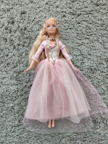 Barbie prinsessa ja kerjäläistyttö