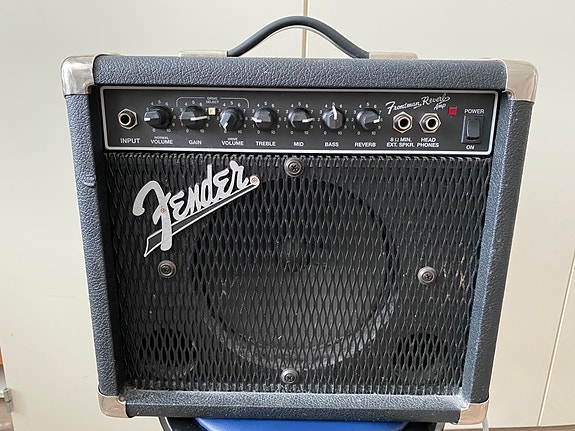 Fender Frontman Reverb PR 241 (15W/2-kanavaa)