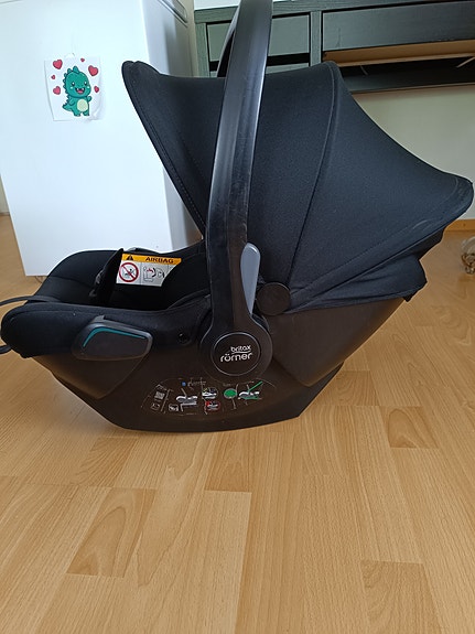 Britax Römer Babysafe Core turvakaukalo ja isofix-telakka