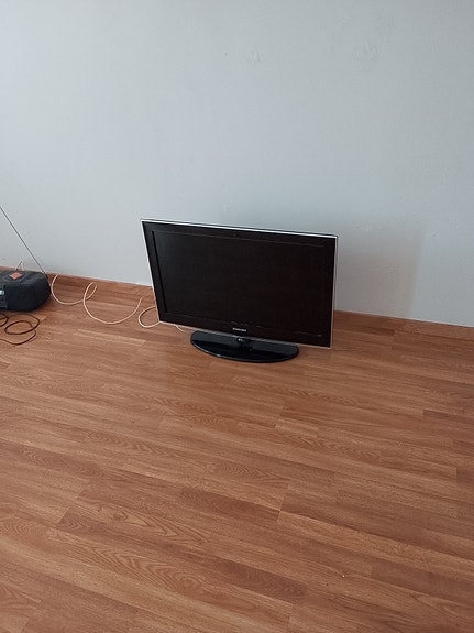 32" tv kaapeliverkkoon ja digiboxin kautta antenniverkkoon