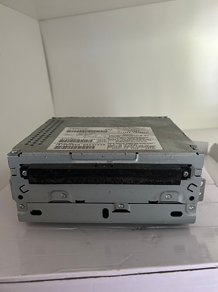 Volvo V70 mk3 radion ohjainyksikkö