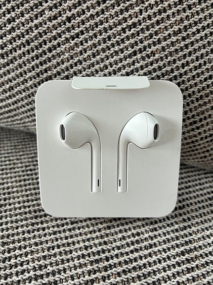 Apple EarPods nappikuulokkeet Lightning-valkoinen