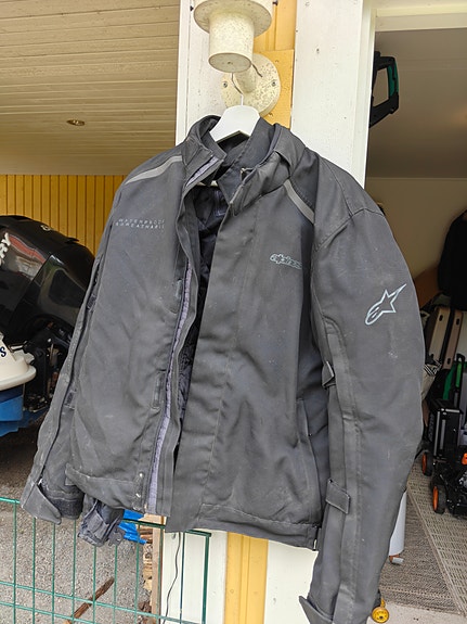 alpinestarin vettäkestävä takki koko XL