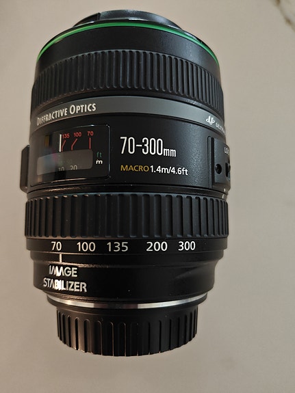 Canon EF 70-300mm f/4.5-5.6 DO IS USM telezoom-objektiivi