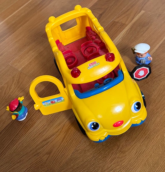 Fisher-Price Little People koulubussi