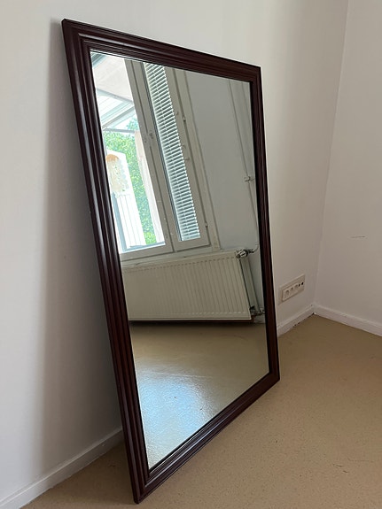 Peili 70 × 110 cm + seinähylly kaupan päälle – 60 €