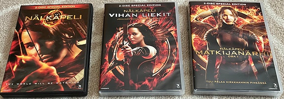 Nälkäpeli  1 - 4 paketti  ( 8 x DVD special Edition  )
