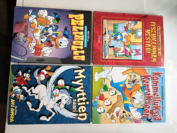 Uudenveroiset kovakantiset Disney-kirjat