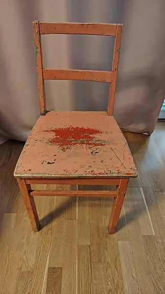 Vanha ruokapöydän tuoli