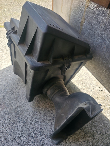 BMW E36 316i ilmansuodattimen kotelo