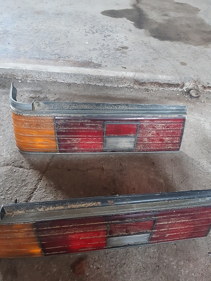 Nissan Cedric takavalot vasenpuoli