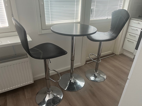 Pöytä+tuolit
