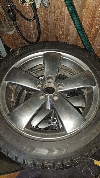 205/55 R16 nastarenkaat aluvanteilla
