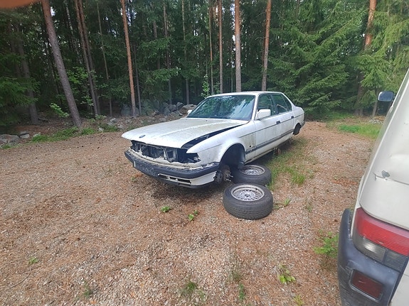 BMW E32 varaosia