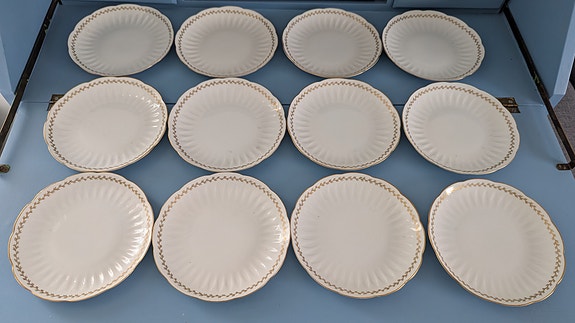 Arabia Keiju Leipälautanen / Leivoslautanen (12kpl, 1954-1970, Raija Uosikkinen)