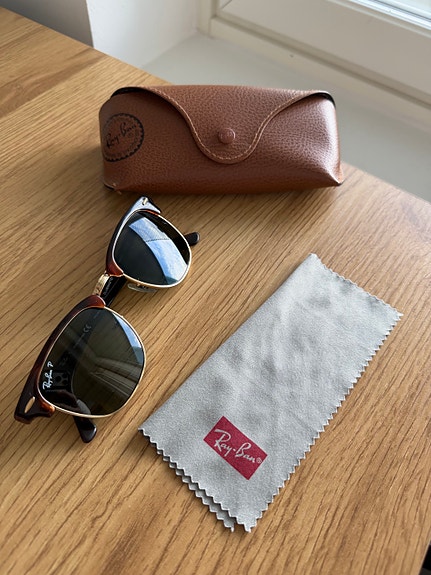 Ray-Ban Clubmaster polarisoivilla linsseillä