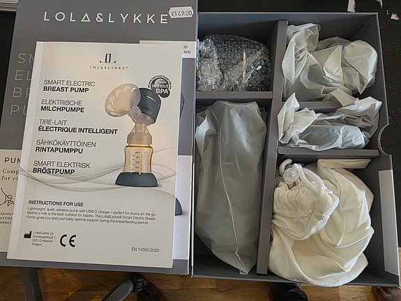 Lola & Lykke smart electric breast pump like new. Used only twice.