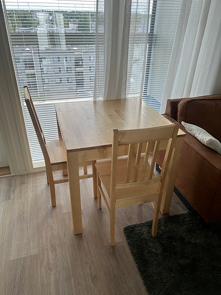 Ruokapöytä + tuolit