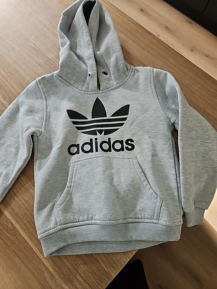 Adidas-paita koko 6