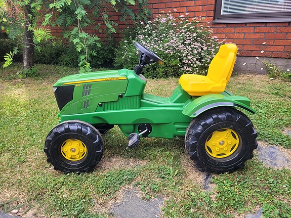 John Deere polkutraktori