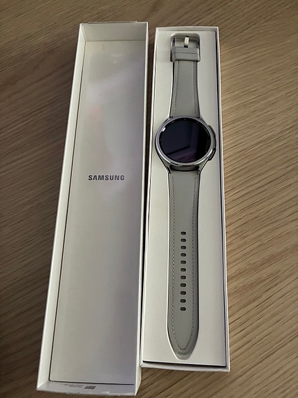 Samsung Galaxy Watch 6 Classic 47mm valkoinen