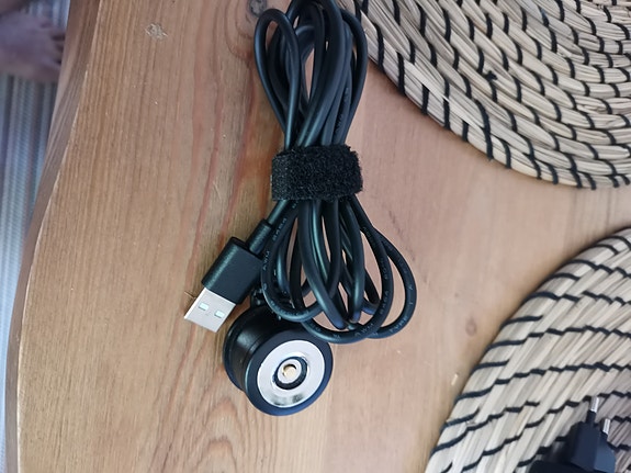 Ledlenser magneettinen USB-latausjohto.