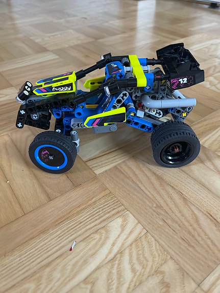 LEGO Technic kilpa-auto