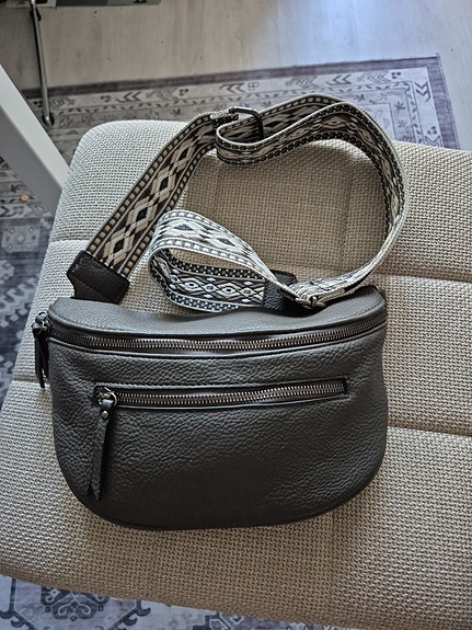 Vyölaukku/Crossbody