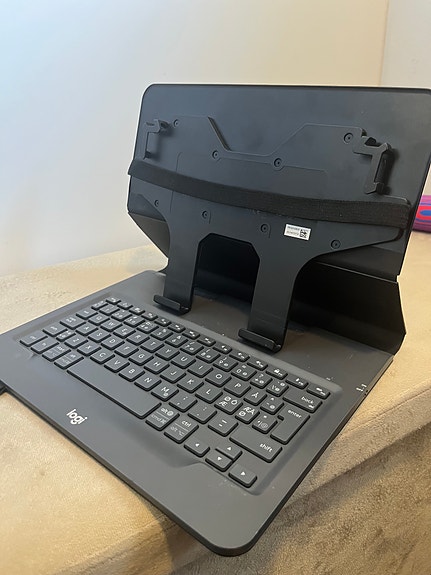 Logitech Universal tabletti näppäimistö