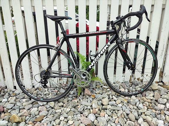 Nishiki race team carbon maantiepyörä