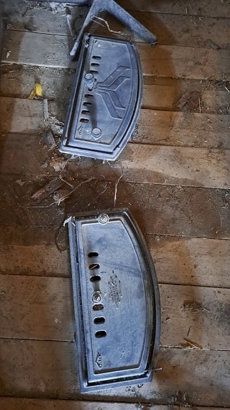 Puuhellan päälinen ja 2 luukua(porin valu)