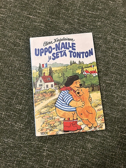 Uppo-Nalle ja setä Tonton, Elina Karjalainen kirja