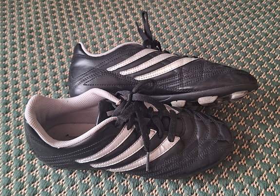 Adidas jalkapallokengät, koko 37 1/3