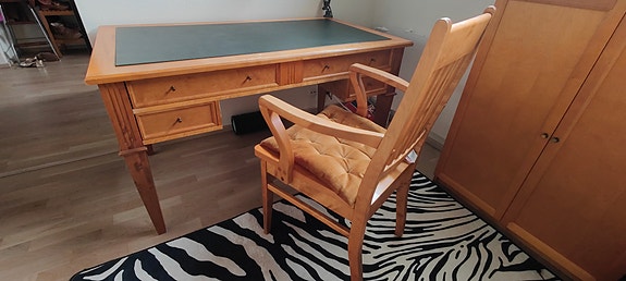 Boknäs 140*80 Kirjoituspöytä ja Boknäs Käsinojatuoli